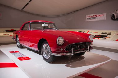 Modena, İtalya - 23 Ağustos 2023 Ferrari 250 GT coupe Enzo Ferrari Müzesi 'nde sergilendi