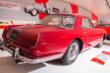 Modena, İtalya - 23 Ağustos 2023 Ferrari 250 GT coupe Enzo Ferrari Müzesi 'nde sergilendi