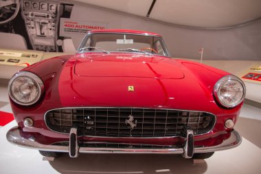 Modena, İtalya - 23 Ağustos 2023 Ferrari 250 GT coupe Enzo Ferrari Müzesi 'nde sergilendi