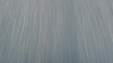 Yol boyunca hızlı sürüş, 4K görüntü.