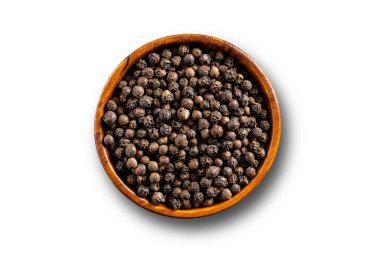 Karabiber çekirdeği kasesi. Beyaz arka planda yukarıdaki çekim stüdyosu.