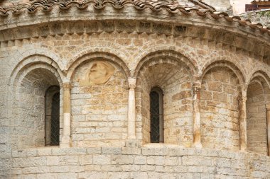 Gellone Manastırı 'nın UNESCO, Fransa tarafından korunan ünlü Saint Guilhem le Desert köyündeki ayrıntıları