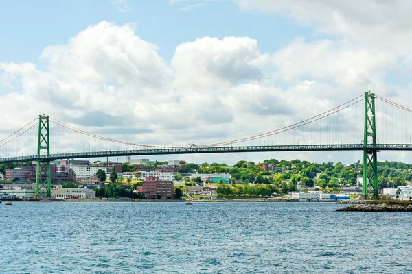 加拿大新斯科舍省哈利法克斯港的Angus Macdonald悬索桥 — 图库照片