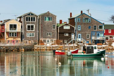 Rockport 'un donmuş iç limanındaki ıstakoz tekneleri Amerika' nın Massachusetts eyaletinin Atlantik kıyısındaki Cape Ann yarımadasının ucunda.