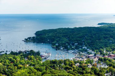 Tarihi Camden kasabası ve Camden limanı, Maine 'in Atlantik kıyısı, New England. ABD