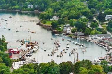 Tarihi Camden kasabası ve Camden limanı, Maine 'in Atlantik kıyısı, New England. ABD