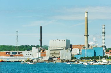 Penobscot nehrindeki Riverside kağıt fabrikası, Buckport, Maine, ABD
