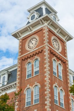 Eski Ana Saat Kulesi, Arkansas Üniversitesi kampüsünün en eski binası, ABD