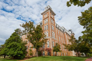 Eski Ana Saat Kulesi, Arkansas Üniversitesi kampüsünün en eski binası, ABD