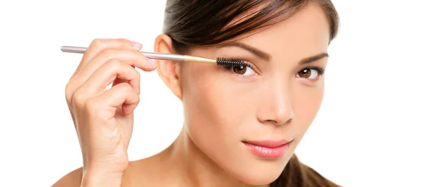 Mascara Frau Schminkt Die Augen Asiatische Weibliche Modell Nahaufnahme Mit — Stockfoto