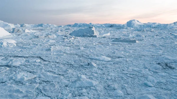 Éghajlatváltozás Globális Felmelegedés Jéghegyek Grönlandi Ilulissatban Olvadó Gleccsertől Sarkvidéki Tájat — Stock Fotó