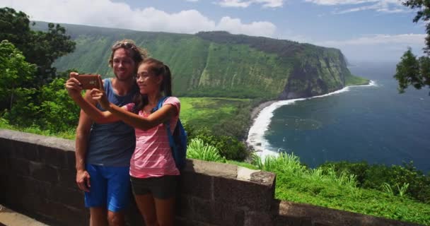 Hawaii Big Island Tourists Couple Taking Phone Selfie Photo Waipio — Stock Video