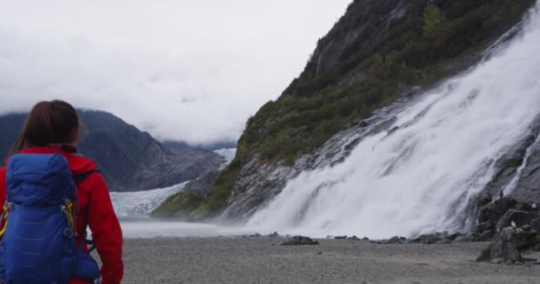 Tourist Hiking Woman Alaska Walking Glacier Waterfall Landscape Woman Hiker — Stock videók