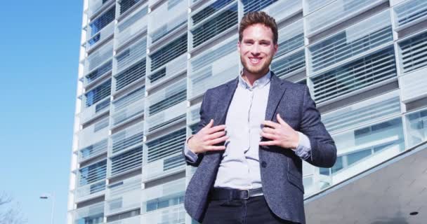 Businesspeople Smiling Businessman Standing Portrait Office Buildings Casual Handsome Confident — Stok video
