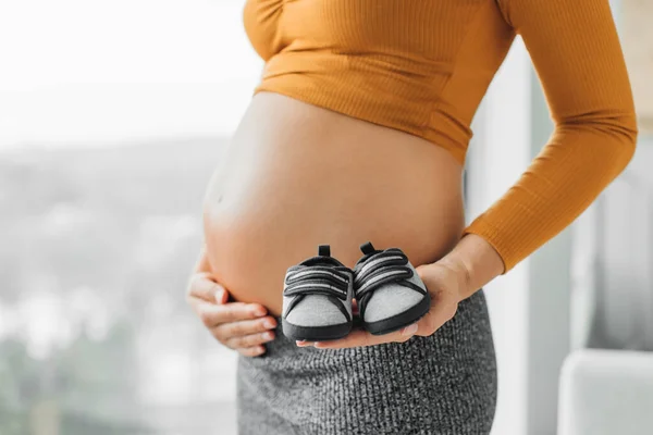 Pregnancy Pregnant Woman Expecting Baby Boy Holding Dark Blue Shoes — стоковое фото