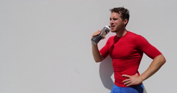 Fitness Man Runner Drinking Water Bottle Workout Running Person Taking — Αρχείο Βίντεο