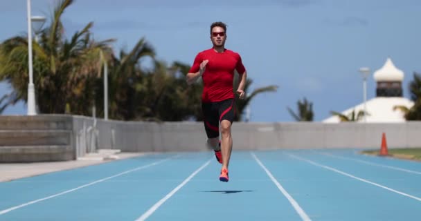 Sprinter Běžec Atlet Muž Sprint Trénink Venkovní Atletické Dráhy Polní — Stock video