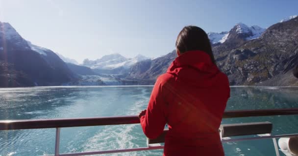 Glacier Bay Alaska Cruise Ship Passenger Looking Glacier Glacier Bay — ストック動画