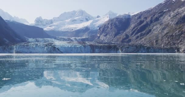 Lodowiec Alaska Glacier Bay Johns Hopkins Front Niebieską Wodą Przestrzenią — Wideo stockowe