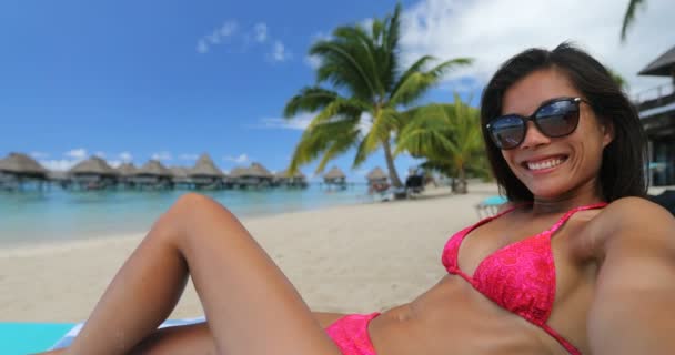 Beach Viaggio Selfie Video Donna Vacanza Mare Lusso Hotel Resort — Video Stock
