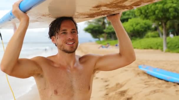 Sexy Active Watersport Fitness Man Carrying Surfboard Head Surfer Lifestyle — Stockvideo