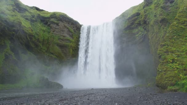 Islanda Cascata Skogafoss Nel Bellissimo Paesaggio Islandese Famosa Attrazione Turistica — Video Stock
