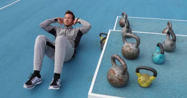 Fitness Άνθρωπος Κάνει Καταστάσεις Κατάρτισης Κοιλιακούς Ασκήσεις Crunches Για Την — Αρχείο Βίντεο