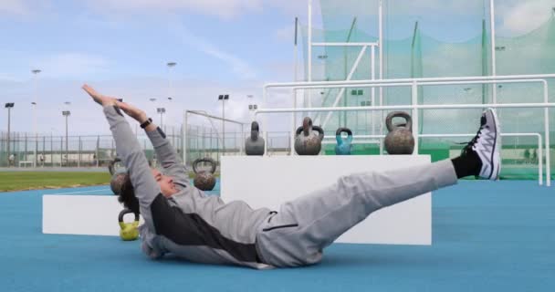 Sportovní Kondice Abs Cvičení Nohu Zvednout Palec Dotek Sit Cvičení — Stock video
