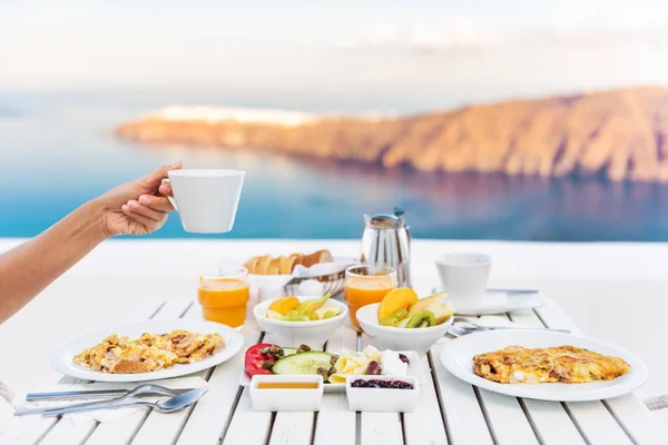 Desayuno Mujer Bebiendo Café Hotel Lujo Restaurante Mesa Mediterráneo Vista — Foto de Stock
