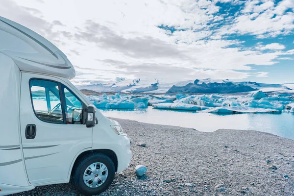 Lakókocsi Utazás Kirándulás Izlandon Motorhome Camping Van Kaland Nyaralás Jokulsarlon — Stock Fotó