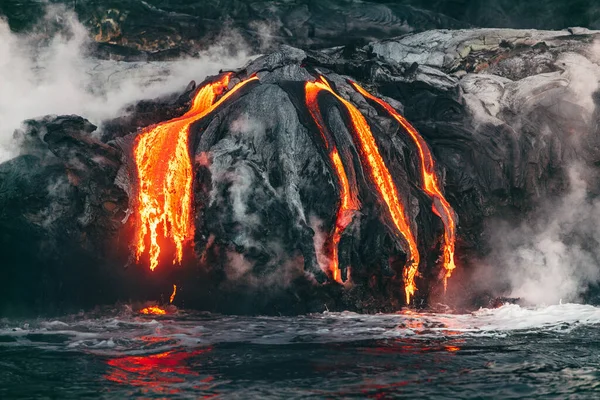 Actieve Lava Stroom Vulkanische Uitbarsting Magma Raakt Oceaan Big Island — Stockfoto