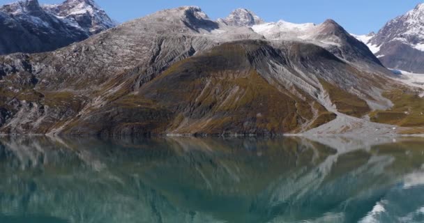 阿拉斯加自然景观 冰川湾从游轮上看到的内部通道 在阿拉斯加探险旅行的游客中看到的 — 图库视频影像