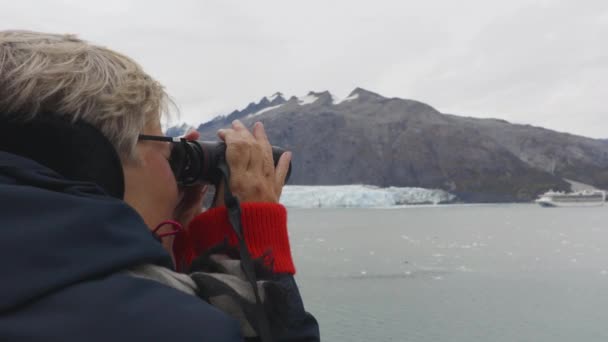 Senior Cruise Ship Alaska Glacier Bay Tourist Looking Margerie Glacier — Stock Video