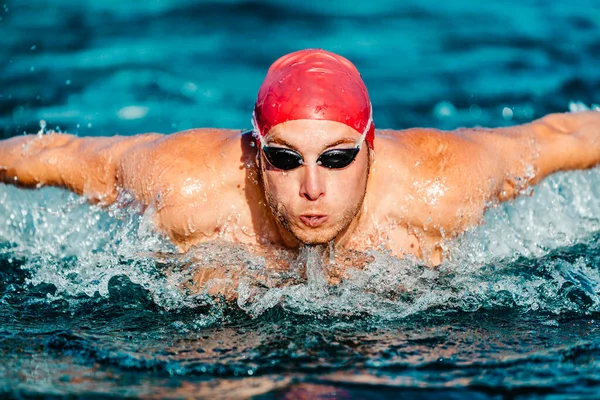 Schwimmer Schwimmer Beim Schmetterlingsschwimmen Männlicher Fitness Mann Mit Schwimmbrille Und — Stockfoto