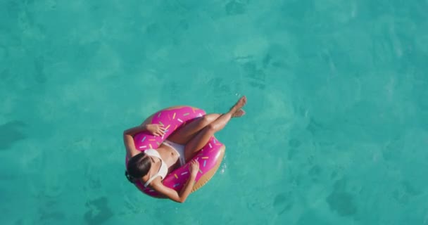 Summer Vacation Woman Bikini Inflatable Donut Mattress Swimming Pool Top — Stock Video