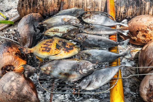 Pesce Polinesiano Barbecue Tradizionale Polinesia Francese Cibo Sulla Spiaggia Motu — Foto Stock