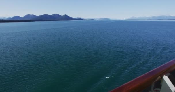 Alaska Gemi Seyahati Lüks Tatil Kadını Balkon Güvertesinde Doğa Manzarasının — Stok video