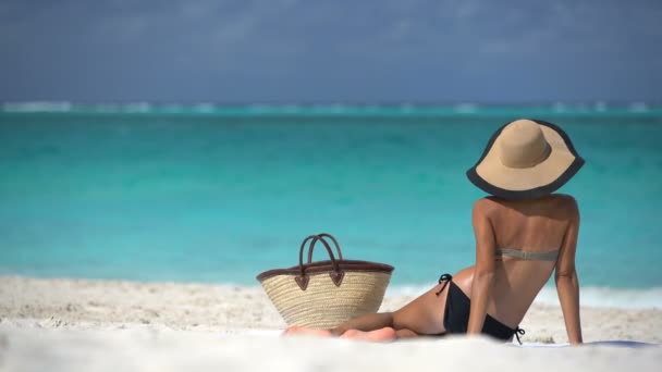 Sexy Bikini Woman Tanning Relaxing Sunbathing Beach Suntan Concept Unrecognizable — Stock Video