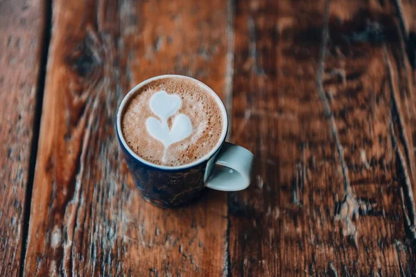 Kawa Koncepcja Kawy Filiżanka Kawy Cappuccino Sztuki Latte Rustykalnym Stoliku — Zdjęcie stockowe