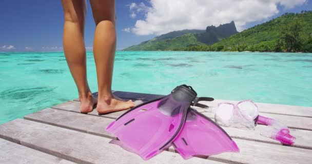 Tahiti Insel Schnorchelparadies Frau Entspannen Meerblick Mit Schnorchelflossen Bereit Wasser — Stockvideo