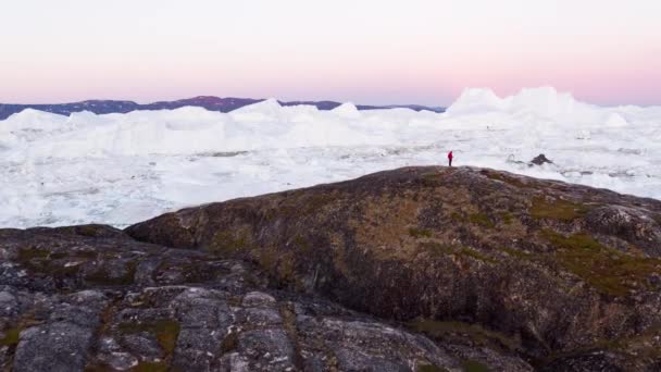 Globalne Ocieplenie Grenlandzki Krajobraz Górski Ilulissat Fiordem Lodowym Gigantycznymi Górami — Wideo stockowe