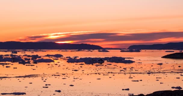 Ilulissat Taki Serada Buzul Arazisindeki Buzdağının Buzdağının Buzdağının Buzdağının Erimesi — Stok video