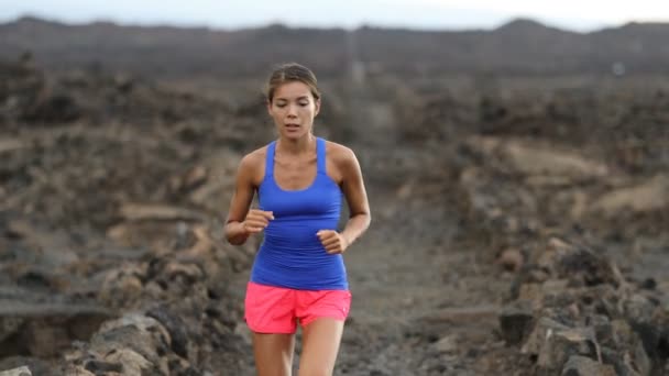 Gesunder Lebensstil Läuferin Trail Crosslauf Freien Auf Dem Vulkan Sportlerin — Stockvideo