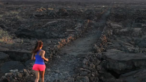 Corredor Deporte Fitness Mujer Corriendo Campo Traviesa Correr Entrenamiento Fuera — Vídeos de Stock