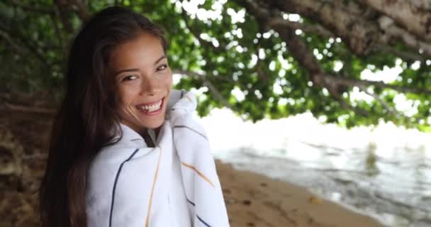 Woman Beach Holiday Towel Covering Rain Cute Multiracial Millennial Travel — Stock Video
