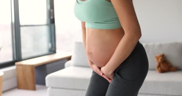 Ακράτεια Και Συχνή Ούρηση Κατά Διάρκεια Της Εγκυμοσύνης Έγκυος Γυναίκα — Αρχείο Βίντεο
