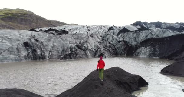 Avventura Sul Ghiacciaio Islanda Escursionista Nel Paesaggio Del Ghiacciaio Solheimajokull — Video Stock