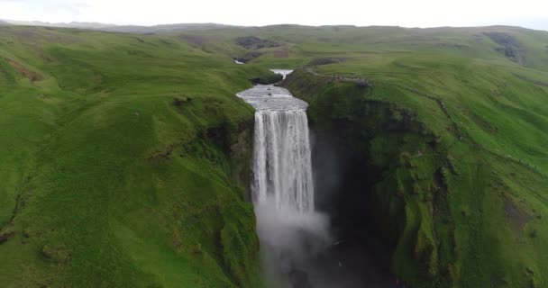 Islândia Aerial Drone Footage Waterfall Skogafoss Icelandic Nature Atrações Turísticas — Vídeo de Stock