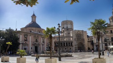 Valencia, İspanya 26-2023 La Plaza de la Virgen, Bakire Meryem Meydanı 