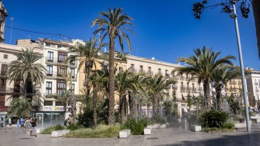 Valencia, İspanya - 21-08-2023 Reina Meydanı - Reina Katedrali. La Plaza de la Reina 'daki La Katedral de la Reina. Çan kulesi Micalet, Miguelete.